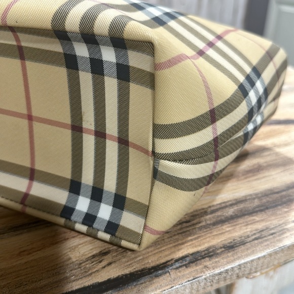 VINTAGE BURBERRY HANDBAG - Picture 8 of 16